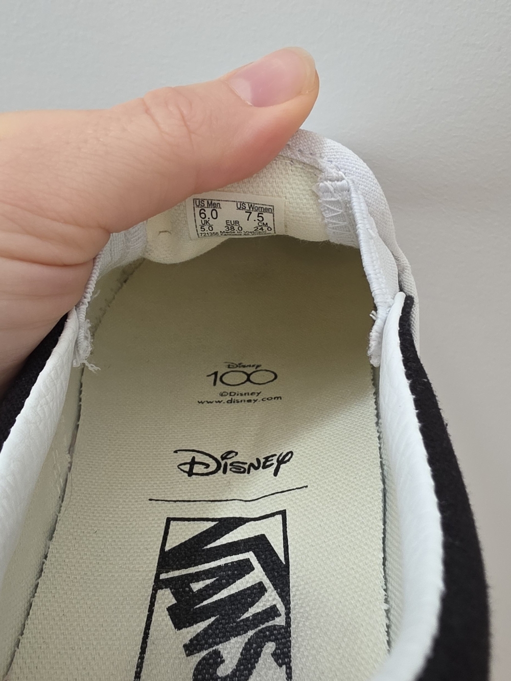 Women's 7.5 Disney X Vans customs - Picture 4 of 4